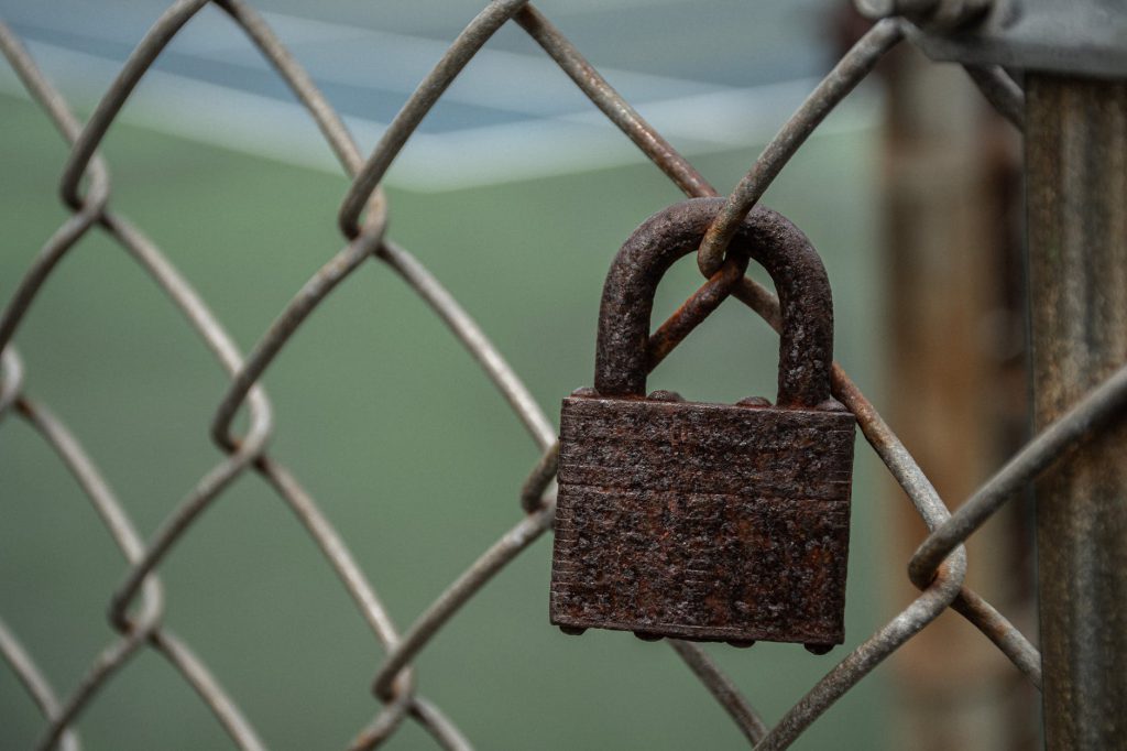 Europa aumenta restricciones por aumento de casos